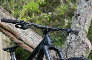 how to adjust handlebars on a mountain bike